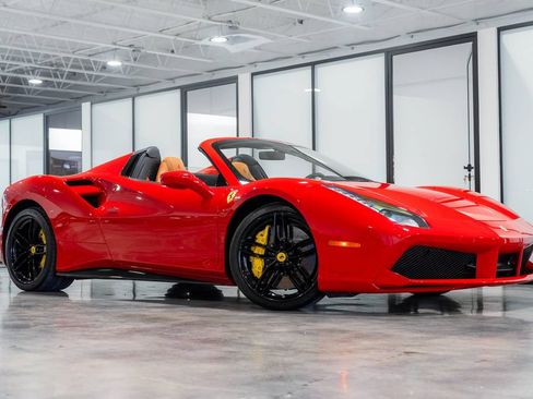 Used 2018 Ferrari 488 Spider RWD image 6