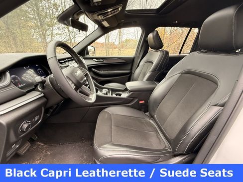 Certified 2025 Jeep Grand Cherokee Altitude image 11