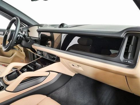 New 2026 Porsche Cayenne Coupe AWD/4WD image 26