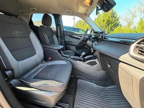 Used 2024 Chevrolet TrailBlazer LT w/ Driver Confidence Package image 44