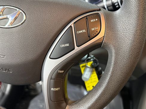 Used 2016 Hyundai Elantra SE image 15