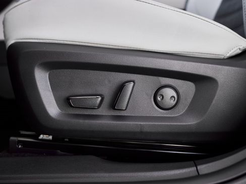 New 2025 Mitsubishi Outlander SE image 21