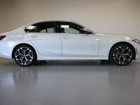Used 2025 BMW 330i xDrive Sedan w/ Premium Package AWD/4WD image 17