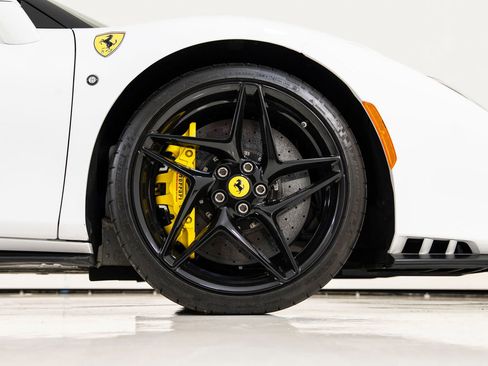Certified 2022 Ferrari F8 Spider RWD image 19
