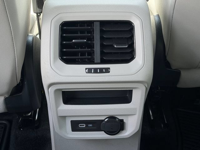 Used 2022 Volkswagen Tiguan SE R-Line AWD/4WD image 14