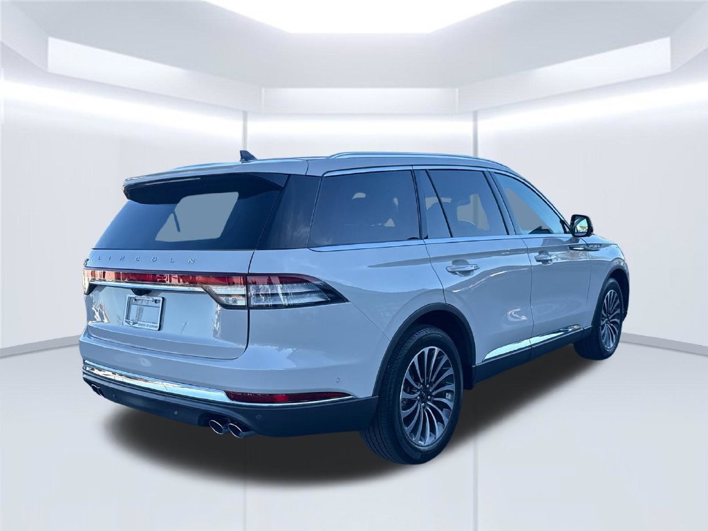 Used 2023 Lincoln Aviator Reserve w/ Equipment Group 201A AWD/4WD image 4