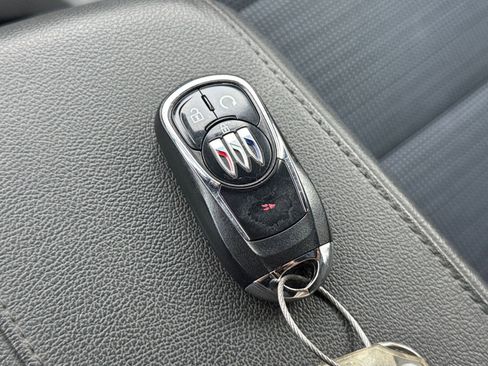 Used 2025 Buick Envista Preferred image 21