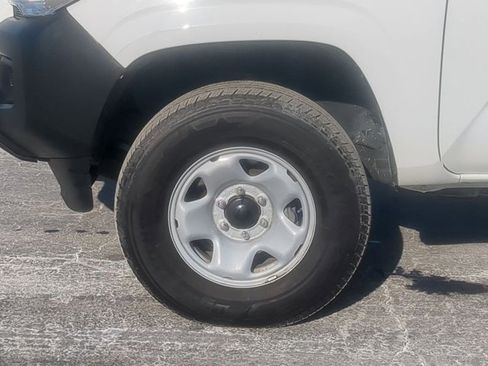 Used 2018 Toyota Tacoma SR image 7
