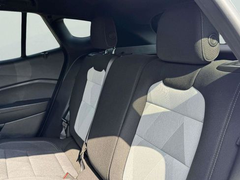 Used 2025 Chevrolet Trax RS w/ Sunroof Package FWD image 38