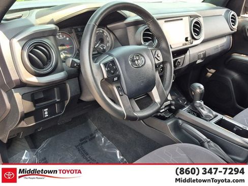 Used 2017 Toyota Tacoma TRD Sport w/ Tow Package (A/T) AWD/4WD image 14