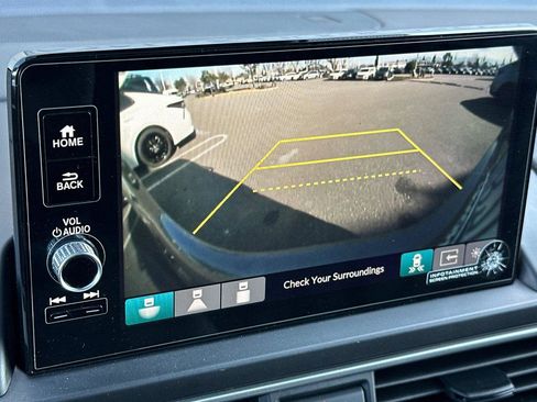 Certified 2025 Honda Pilot Touring image 21