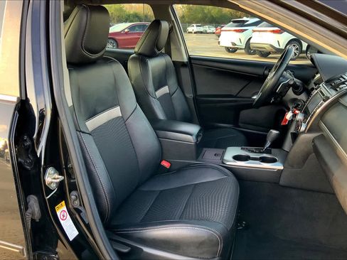 Used 2014 Toyota Camry SE FWD image 8
