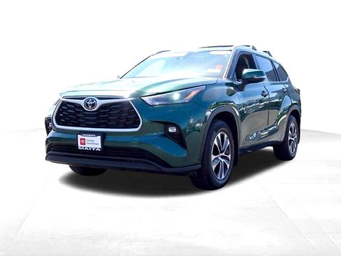 Certified 2024 Toyota Highlander XLE AWD/4WD image 8