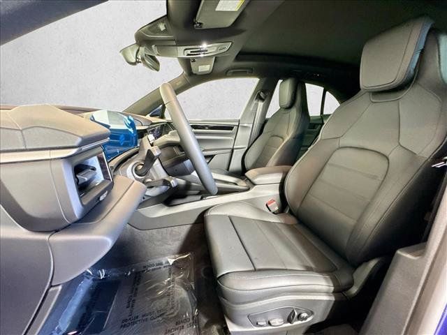 Used 2026 Porsche Macan 4 Electric AWD/4WD image 5