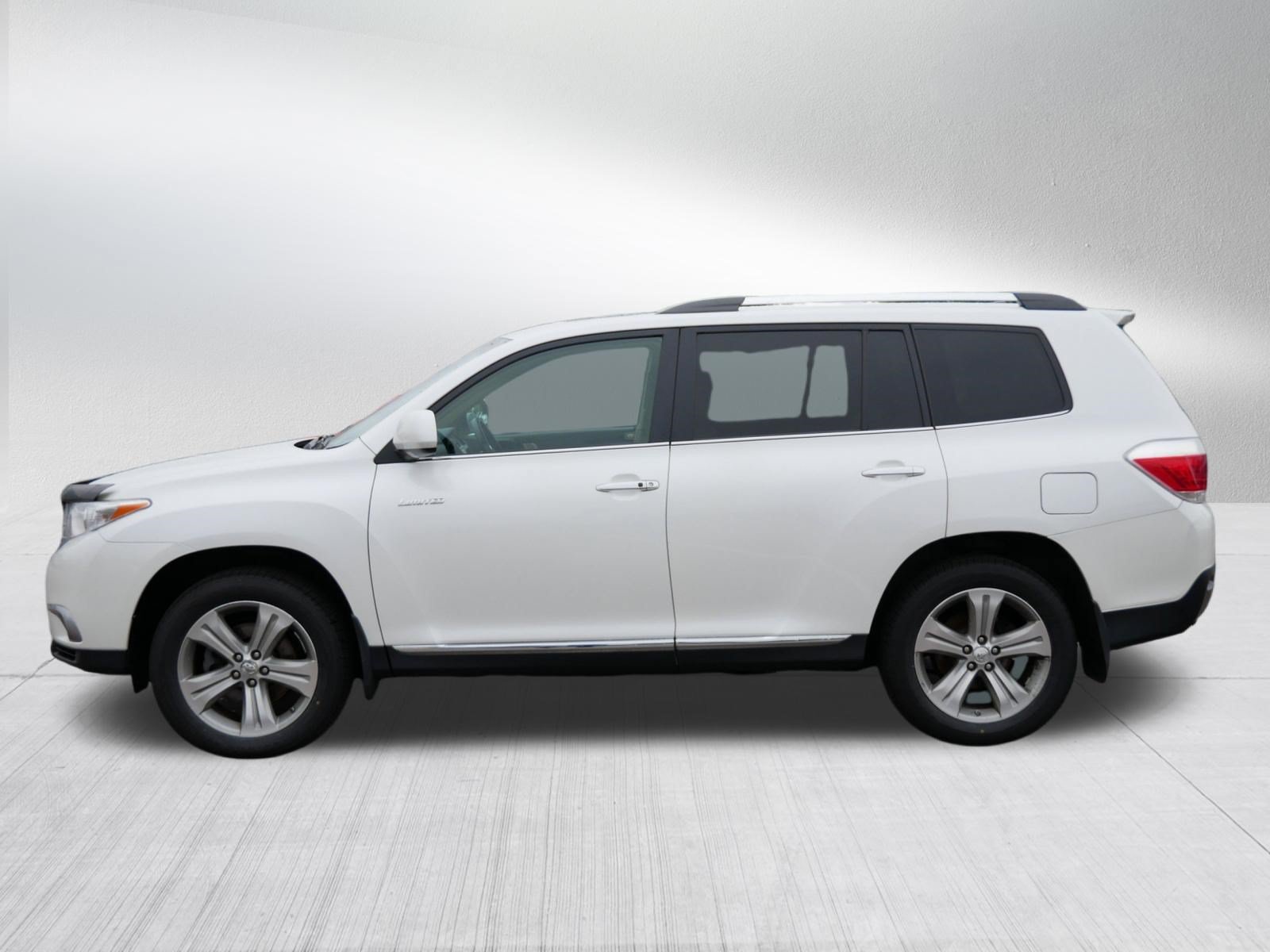Used 2012 Toyota Highlander Limited w/ Tow Pkg AWD/4WD image 4