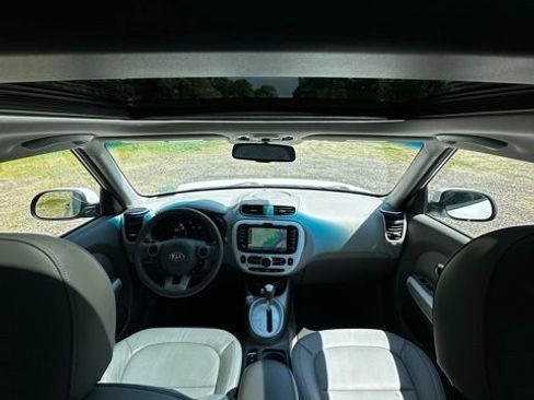 Used 2016 Kia Soul EV + w/ Sun & Fun Package FWD image 3