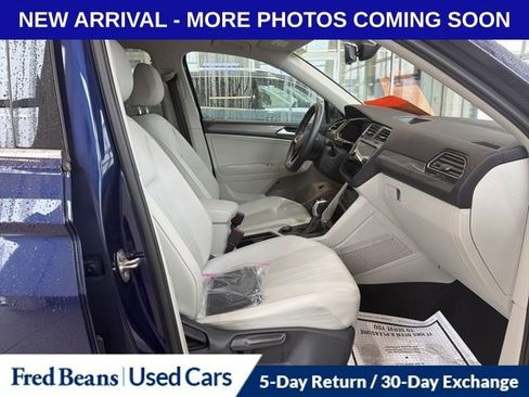 Used 2022 Volkswagen Tiguan SE w/ Panoramic Sunroof Package image 6