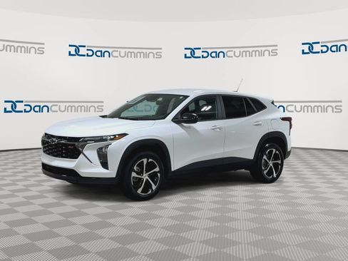 Used 2024 Chevrolet Trax RS FWD image 4
