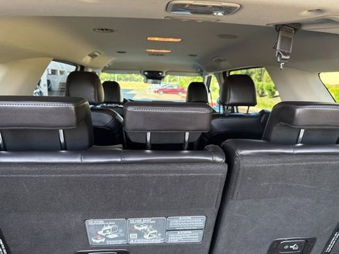 Used 2024 Kia Carnival LX FWD image 18