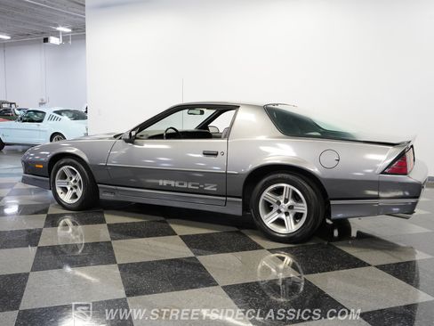 Used 1988 Chevrolet Camaro IROC-Z RWD image 9
