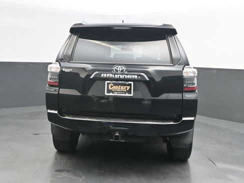 Used 2017 Toyota 4Runner SR5 AWD/4WD image 6