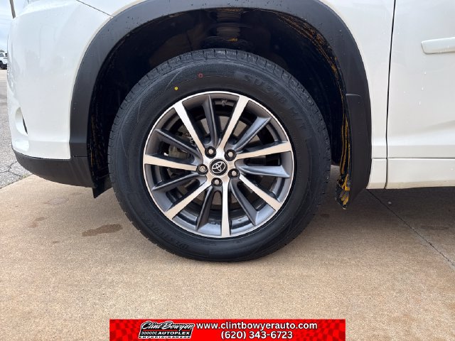 Used 2018 Toyota Highlander XLE w/ Protection Package #3 AWD/4WD image 28