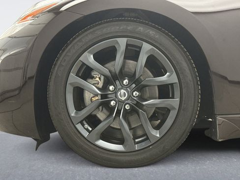 Used 2017 Nissan 370Z Touring image 23