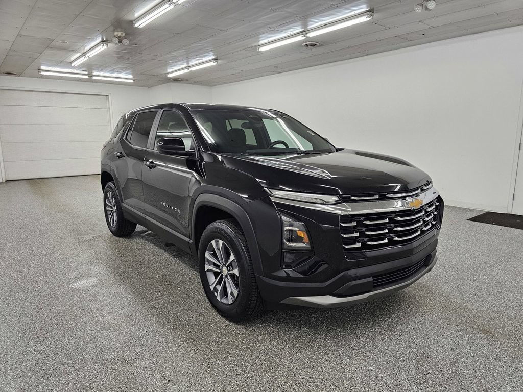 Used 2025 Chevrolet Equinox LT FWD image 3