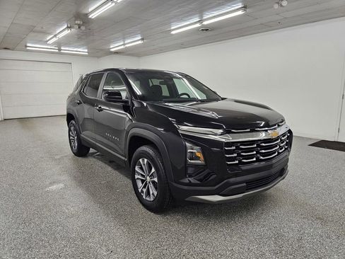 Used 2025 Chevrolet Equinox LT FWD image 3