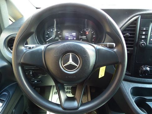 Used 2022 Mercedes-Benz Metris image 24