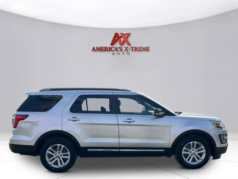 Used 2017 Ford Explorer XLT FWD image 6