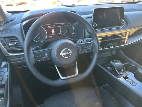 Used 2024 Nissan Rogue SV image 23