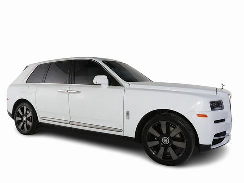 Used 2022 Rolls-Royce Cullinan image 12