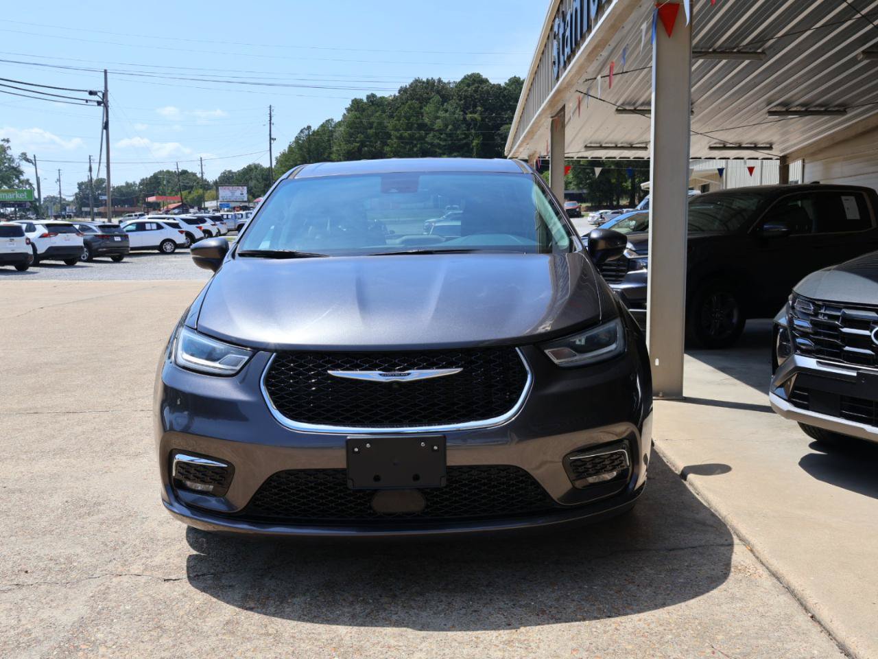 Used 2025 Chrysler Pacifica Select FWD image 4