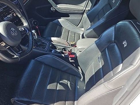 Used 2018 Volkswagen Golf R 4-Door image 15