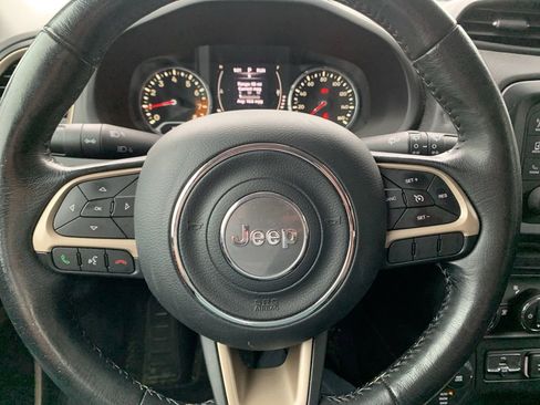 Used 2016 Jeep Renegade Latitude w/ Popular Equipment Group AWD/4WD image 36