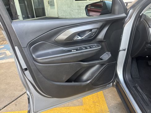Used 2023 GMC Terrain SLE w/ Driver Convenience Package FWD image 6