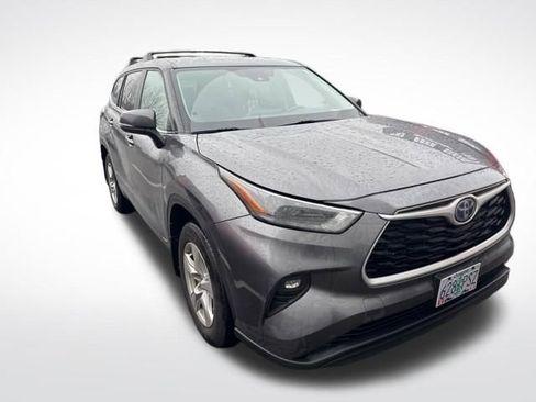 Used 2024 Toyota Highlander LE image 10