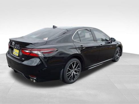 Used 2022 Toyota Camry SE image 10