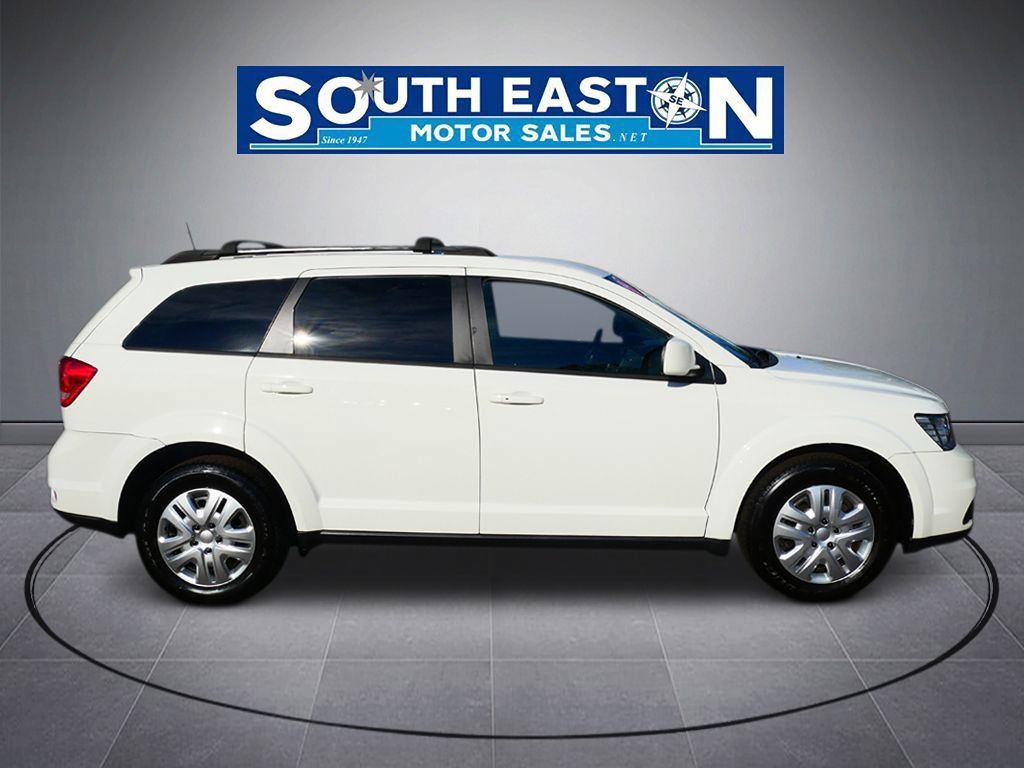 Used 2019 Dodge Journey SE w/ Connectivity Group FWD image 8