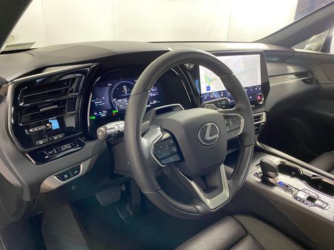 Used 2025 Lexus RX 450h AWD w/ Luxury Package image 4