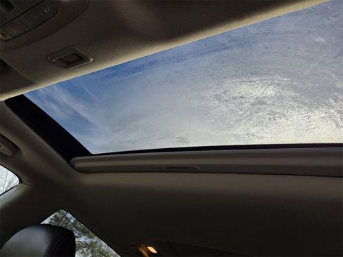 Used 2019 Nissan Pathfinder SL image 15