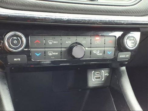 Used 2022 Jeep Compass Trailhawk w/ Trailhawk Elite Group image 18