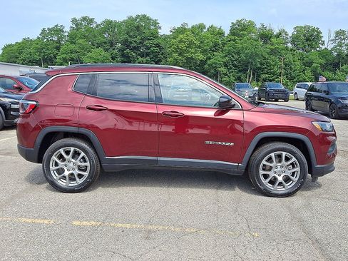 Certified 2022 Jeep Compass Latitude AWD/4WD image 8
