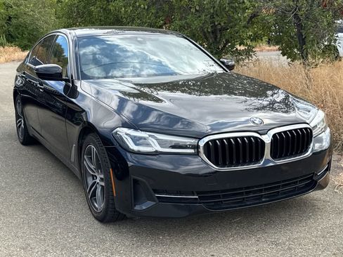 Used 2021 BMW 530i xDrive w/ Premium Package AWD/4WD image 3
