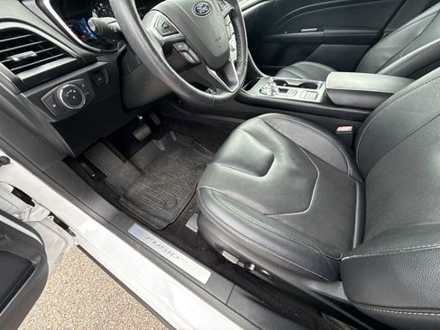 Used 2019 Ford Fusion Energi Titanium FWD image 33