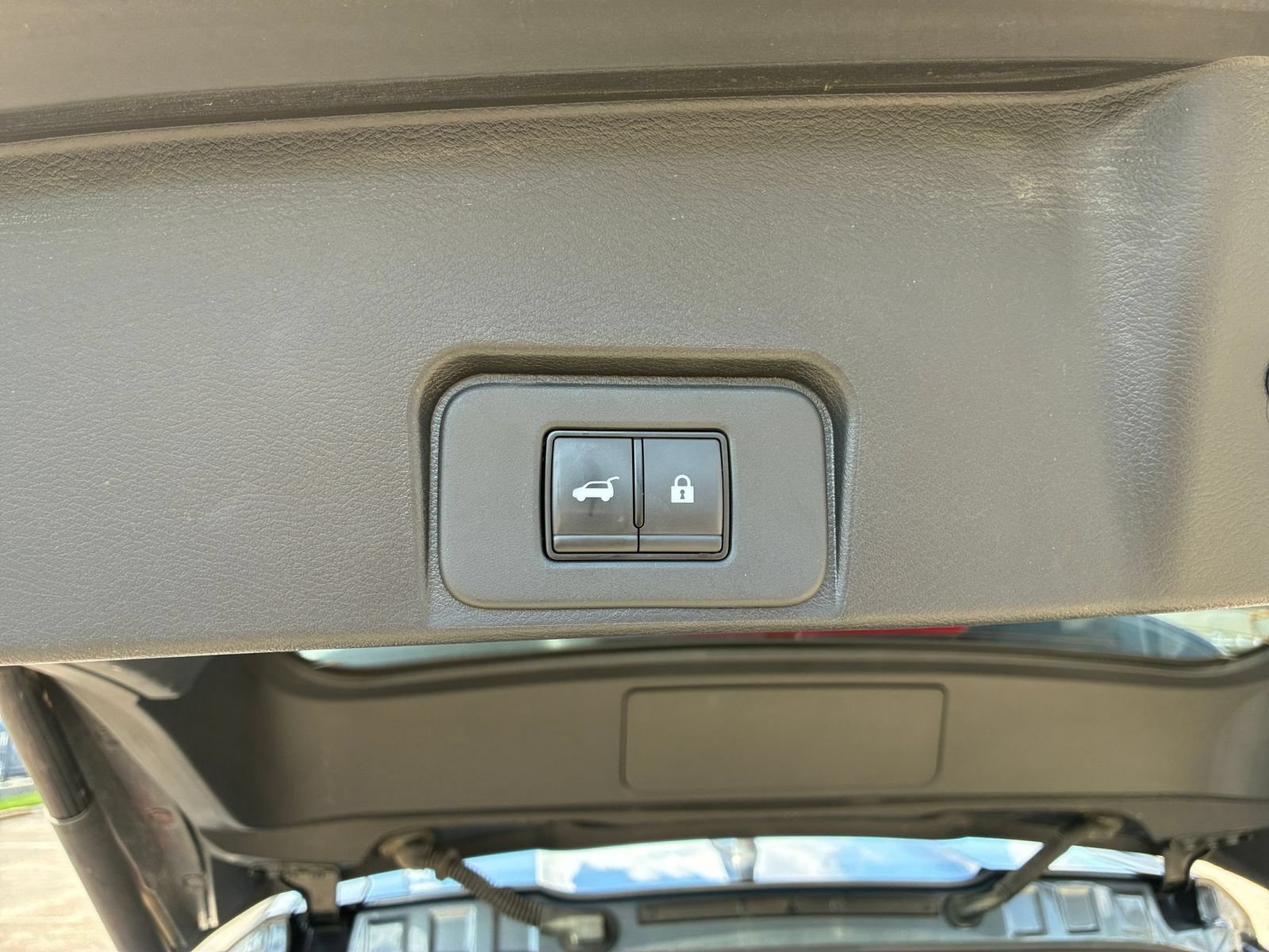 Used 2025 Nissan Rogue SV FWD image 22