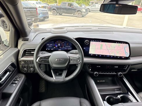 Used 2025 Chevrolet Suburban Z71 w/ Comfort Package image 14