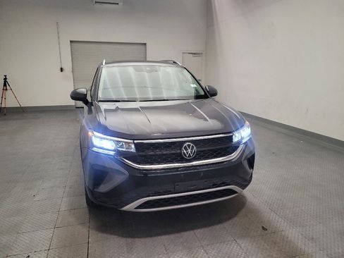 Used 2023 Volkswagen Taos SE w/ Panoramic Sunroof Package FWD image 14