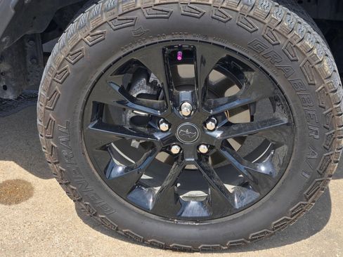 Used 2025 Jeep Gladiator Sport AWD/4WD image 9